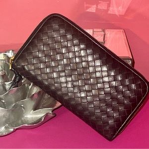 Like New Botegga Veneta Wallet.